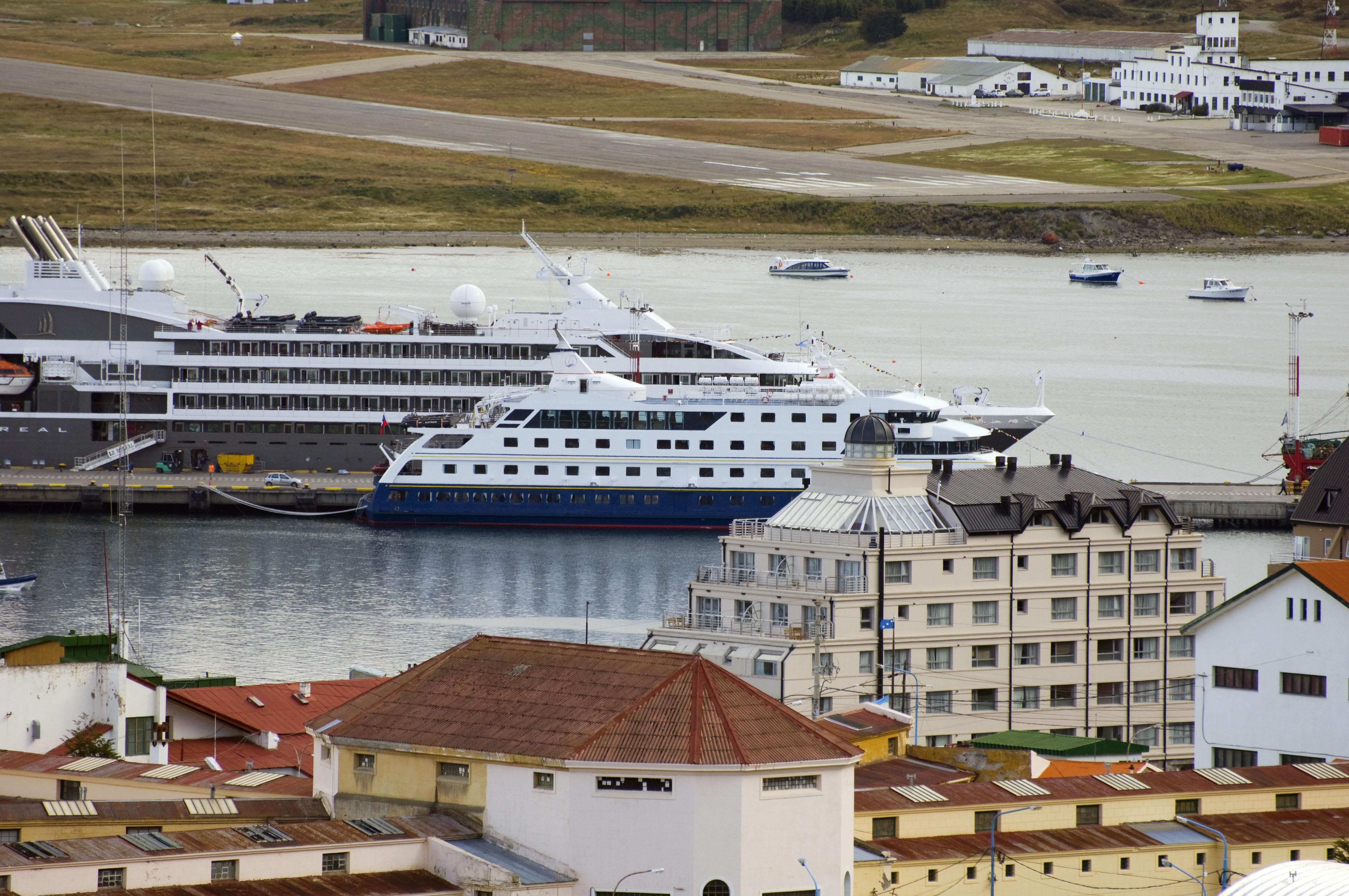 Cilene Del Faro Suites & Spa Ushuaia Exterior photo